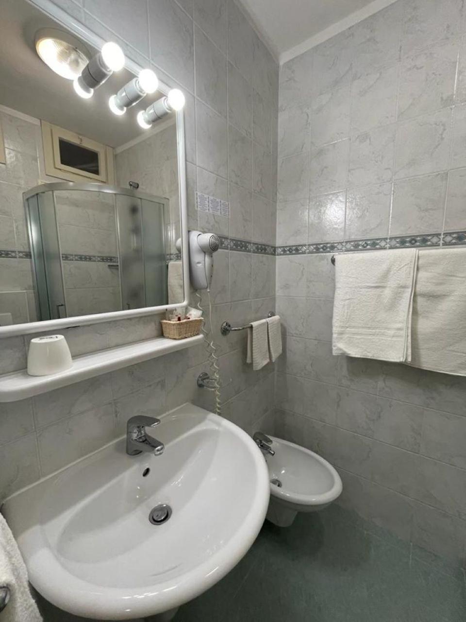 Hotel Stiefel Lignano Sabbiadoro Habitación foto